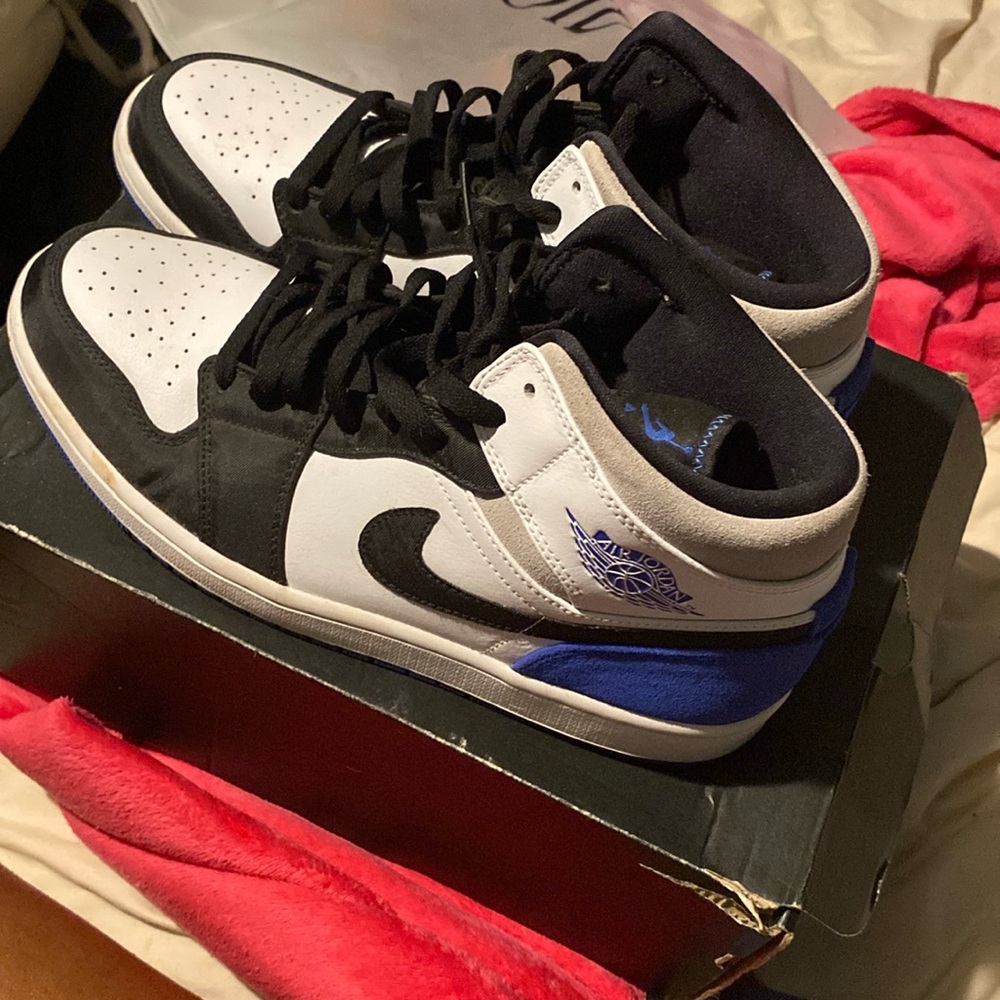 Jordan 1s Mid SE Original Box Used but worn maybe twice